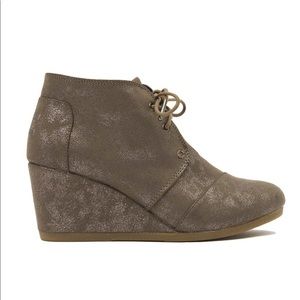 TOMS Desert Lace Up Wedge Bootie Gunmetal Metallic